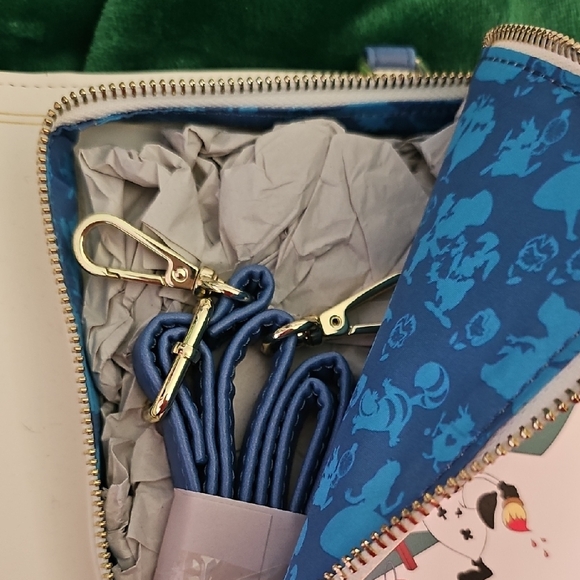 Disney Loungefly Alice In Wonderland Book Shaped Purse NWOT - Picture 5 of 8